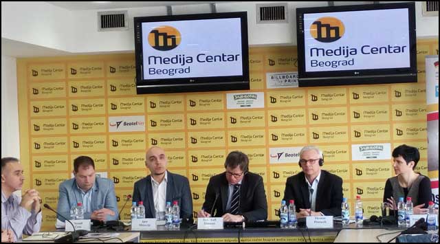 Osnaživanje mladih romskih porodica kroz edukaciju i rad sa porodicama 1 romi-1