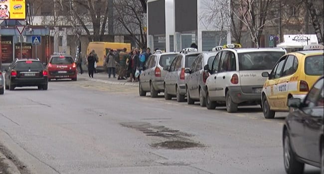 Nikad više udarnih rupa, asfalt tek od 15. marta 1 rupe
