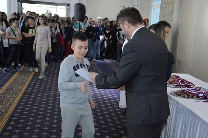 Odlični rezultati čačanskih učenika iz fizike 4 fizika