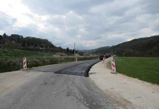 Radovi na putu Rudnik-Topola (FOTO) 9 RADOVI NA PUTU