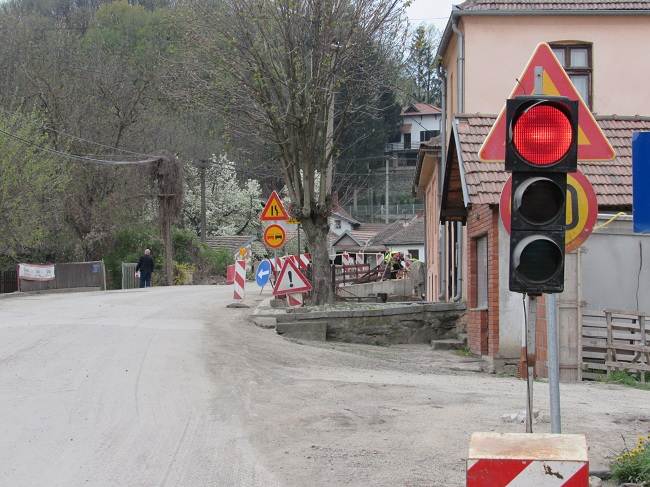 RADOVI NA PUTU