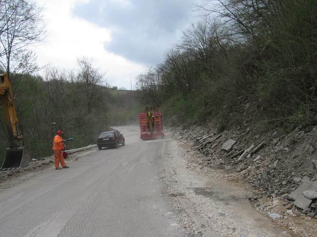 Radovi na putu Rudnik-Topola (FOTO) 1 RADOVI NA PUTU