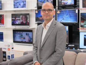Emmezeta donirala nameštaj vredan 650.000 dinara ustanovi „Zračak“ 2 emmezeta
