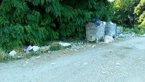 Smeće na groblju u Ljubiću 2 smece1 1