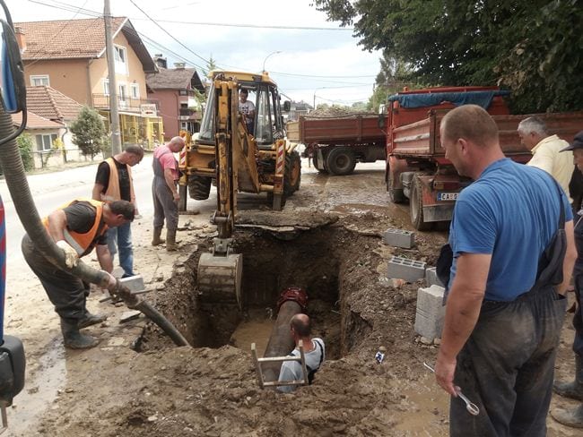 Atenica bez vode, pukla cev zbog starosti 1 pukla cev