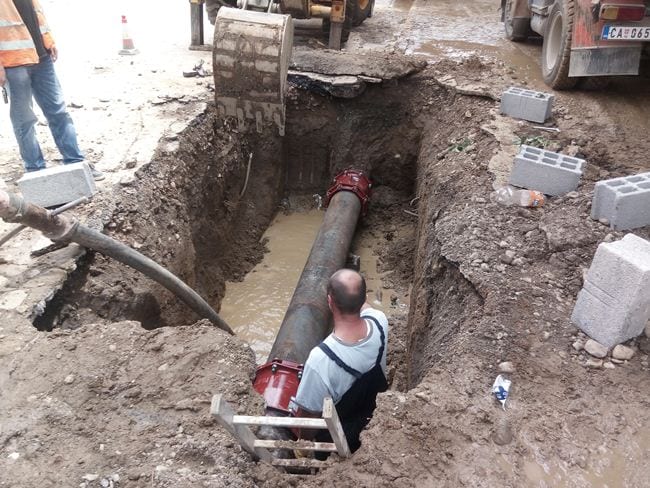 Atenica bez vode, pukla cev zbog starosti 2 pukla cev