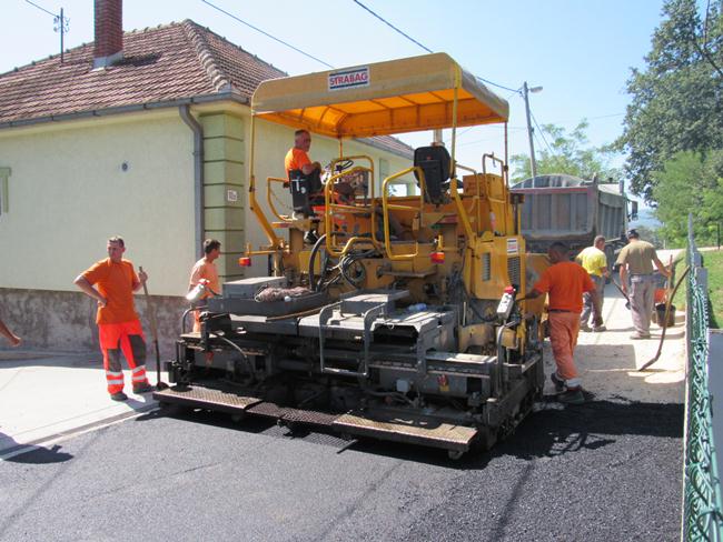 Asfaltiran Kovačevića put (FOTO) 2 radovi