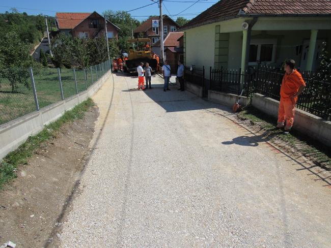 Asfaltiran Kovačevića put (FOTO) 1 radovi