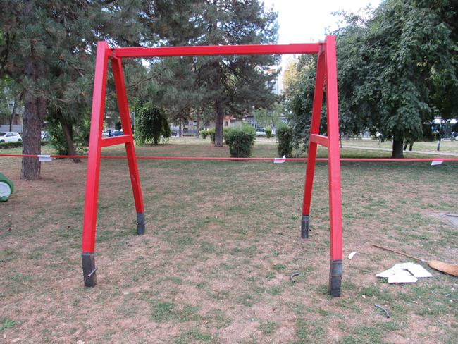 Postavljaju se igračke u malom parku, sledeće godine više novca za igrališta 2 igraliste