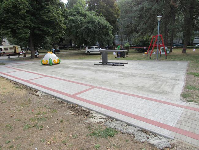 Postavljaju se igračke u malom parku, sledeće godine više novca za igrališta 1 igraliste1