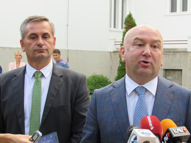 Ministar Popović posetio NTP, Institut i Uniplast 4 institut3