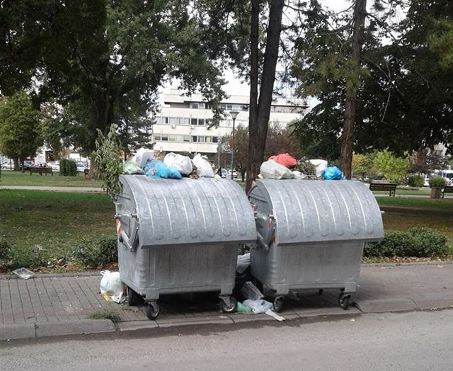 Smeće u Trnavskoj 2 jaše prodanovića