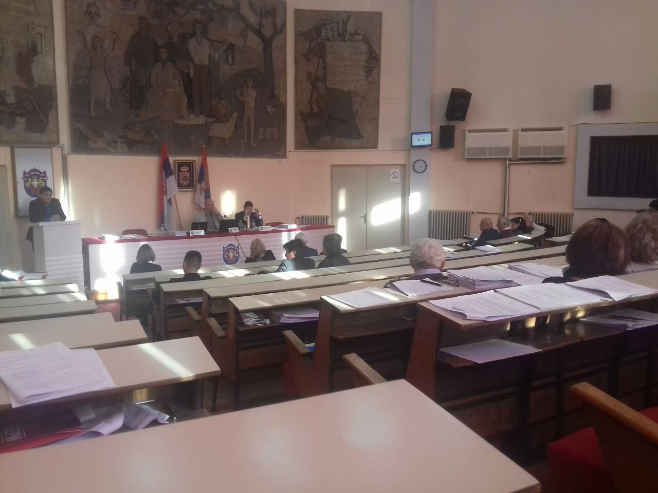 Novi poslovnik SNS-u omogućio da za sat vremena uzme 164.000 dinara 1 skupstina 2