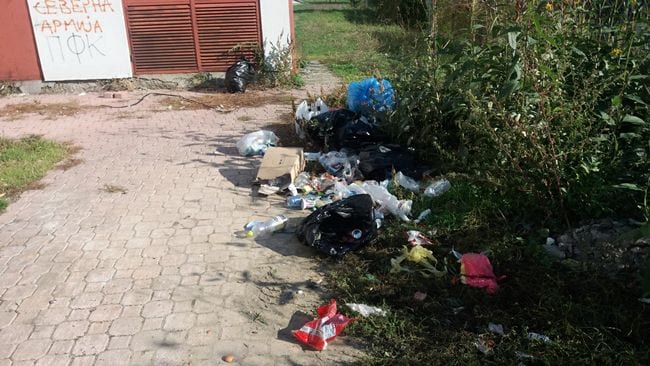 Naselje ostalo bez kontejnera 1 gvozdjar1