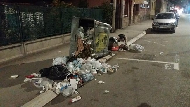 Vandali prevrnuli kontejner 1 smeće