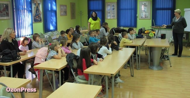 Predškolci uče o merenju vremena 3 suncev sat4