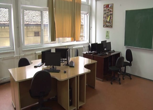 Ekonomska dobila milion dinara za opremanje škole 2 ekonomska
