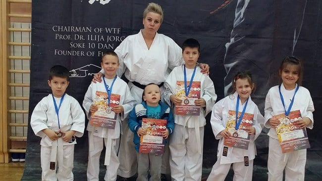 Pet medalja za Krunu Do 1 karate