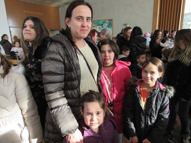 Humanost na delu: 540 mališana dobilo paketiće 3 bozic5