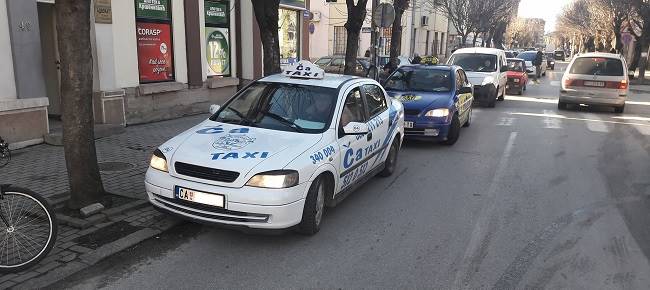 Novi primeri nesavesnog parkiranja, gde je policija? 1 taksi