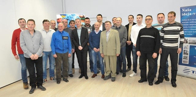 Uručene donacije sportskim klubovima u Kosjeriću (FOTO) 2 Miroslav Gligorijevic direktor TCK Vanja Grbic i predstavnici sportskih klubova Kosjeric