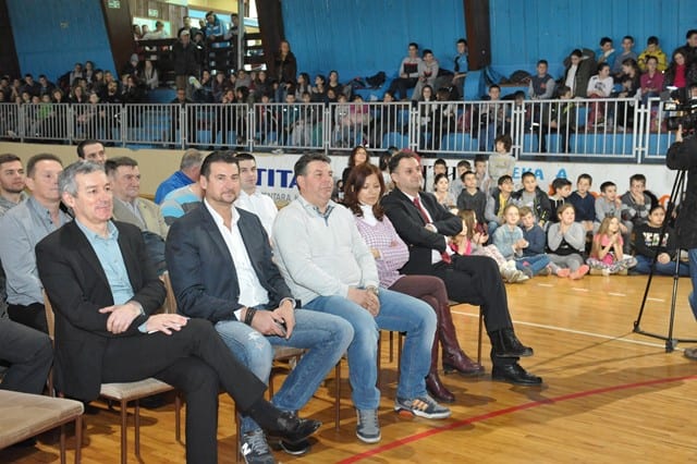 Uručene donacije sportskim klubovima u Kosjeriću (FOTO) 3 Miroslav Gligorijevic direktor TCK i Vladimir Vanja Grbic
