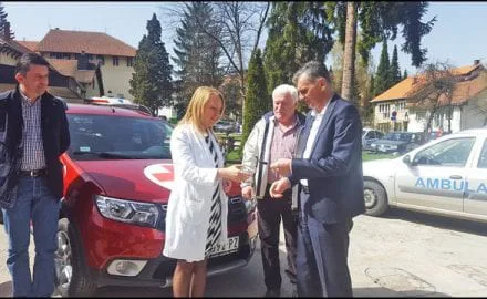 Dodela--terenskog-vozila-Domu-zdravlja-u-Cajetini