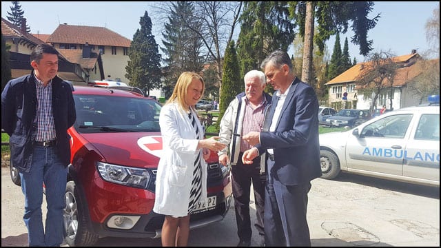 Dodela--terenskog-vozila-Domu-zdravlja-u-Cajetini