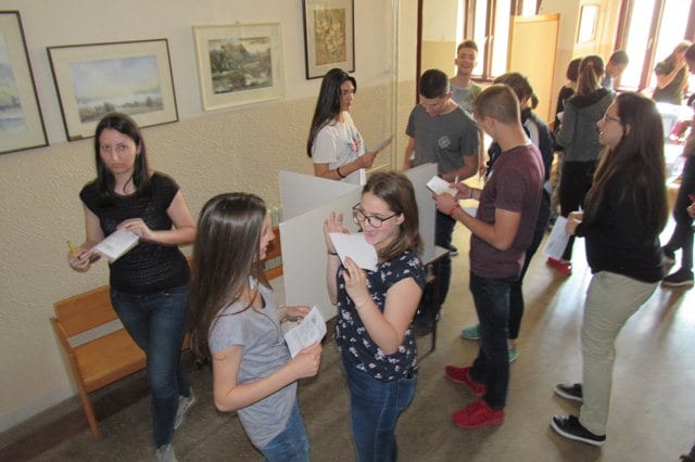 Glasanje u Gimnaziji (FOTO) 8 gimnazija
