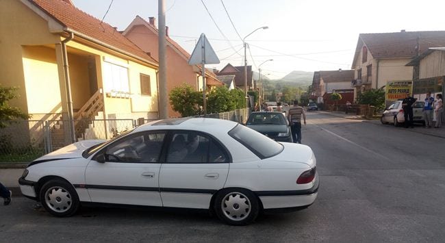 Još jedna nezgoda na nepreglednoj raskrsnici 3 udes