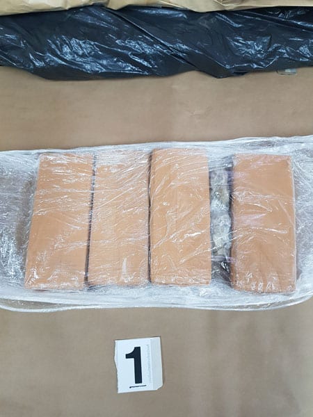 Na granici uhapšen Čačanin, opasao se heroinom (FOTO) 2 droga1