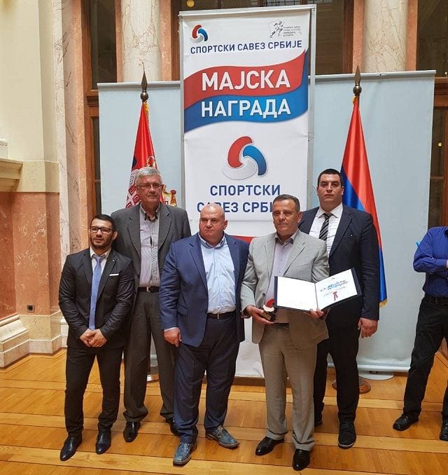 Radmilu Mišoviću uručeno priznanje 1 radmilo mišović