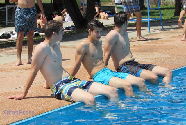 300 učenika Gimnazije na bazenu (FOTO) 10 bazen4