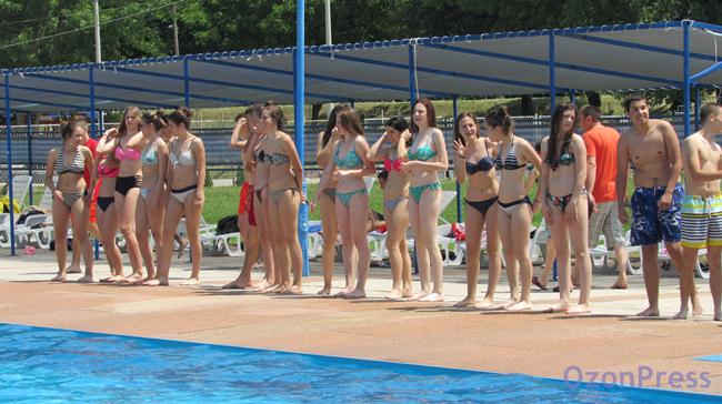 300 učenika Gimnazije na bazenu (FOTO) 9 bazen6