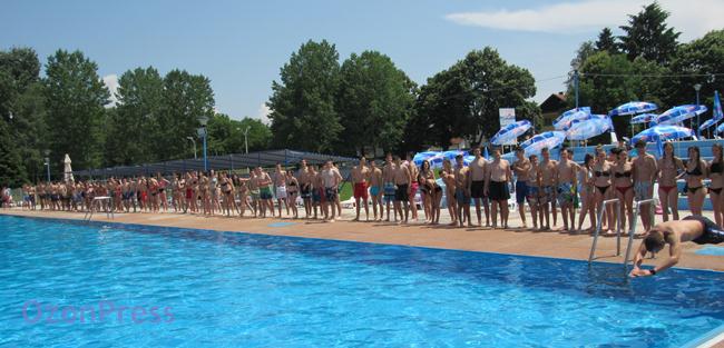 300 učenika Gimnazije na bazenu (FOTO) 1 bazen7