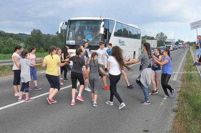 Nastavljene blokade širom Srbije 2 blokada1 2