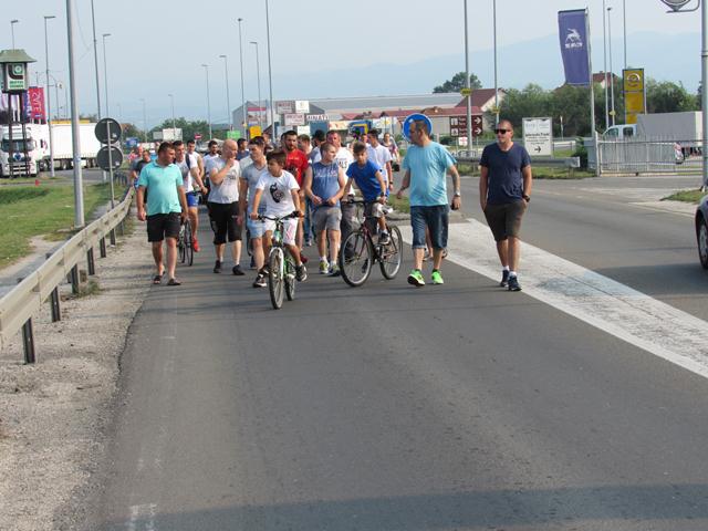 Policija hapsi učesnike blokade u Preljini (FOTO, VIDEO) 3 blokada2 2