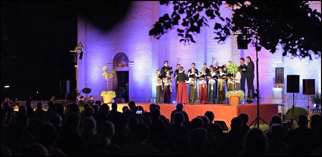 arlem-hor-Sveti-Stefan--Dečanski-pod-upravom-dirigenta-Tamare-Petijević