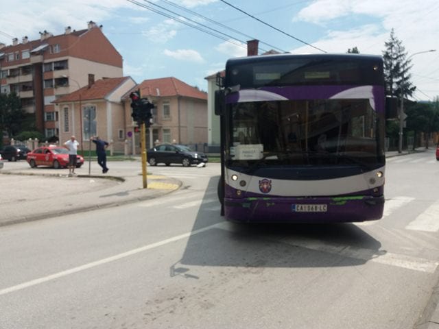 Manja nezgoda na uglu Nemanjine i Kneza Miloša (FOTO) 4 nezgoda1