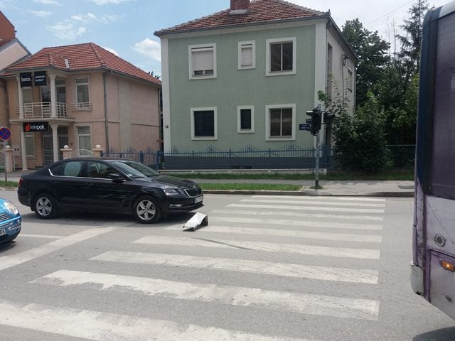 Manja nezgoda na uglu Nemanjine i Kneza Miloša (FOTO) 2 nezgoda2
