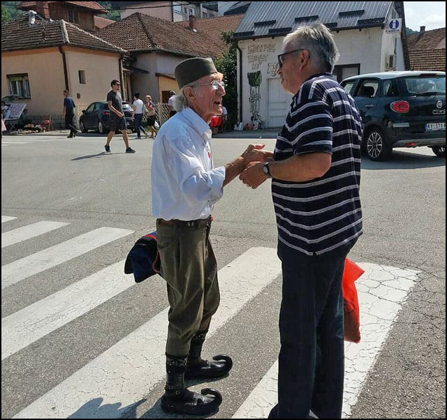 Sabor koga više nema 9 Dovoljno-vremena-i-slobodnog-prostora-da-se-siti-ispričaju-na-sred-pešačkog-prelaza