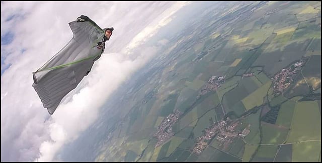 Zoran-Milenković-Wingsuit-flying
