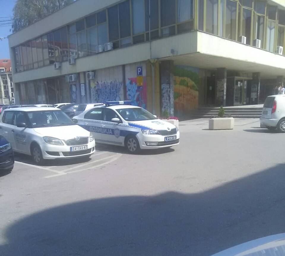 Policija zakrčila parking 1 policija 1