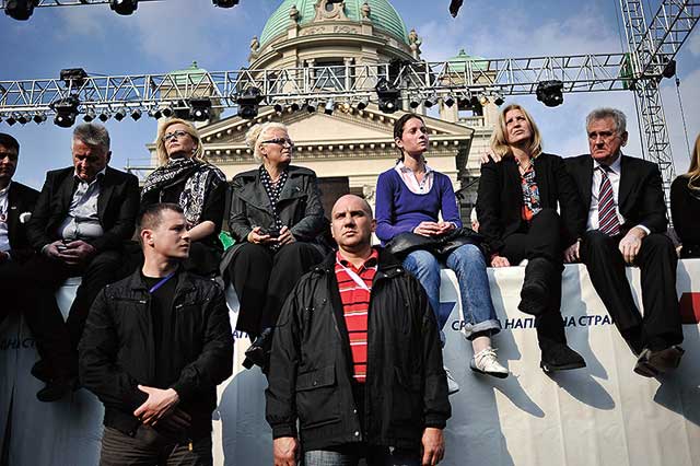 Tuk na utuk: Novosrbijanski atak na zdrav razum 1 Veljo i Tomo na stiroporu