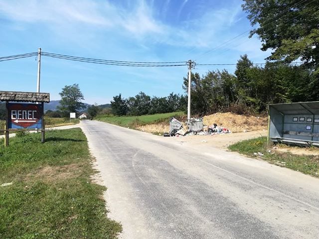 Smeće zatrpalo autobusko stajalište (FOTO) 3 smece1