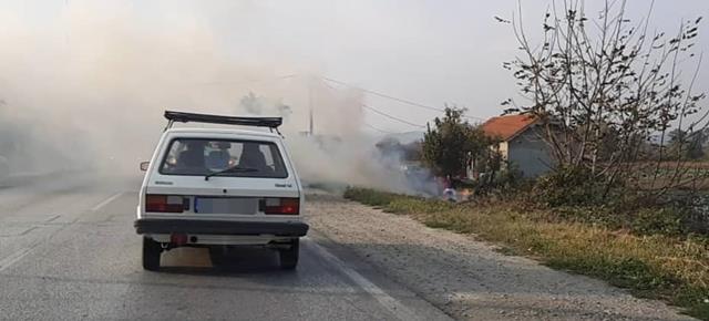Paljenje na livadama ugrožava vozače, slučaj iz Parmenca (FOTO) 1 dim
