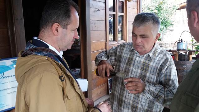 Rakija oskoruša iz Trepče-srpska vijagra 4 minic1