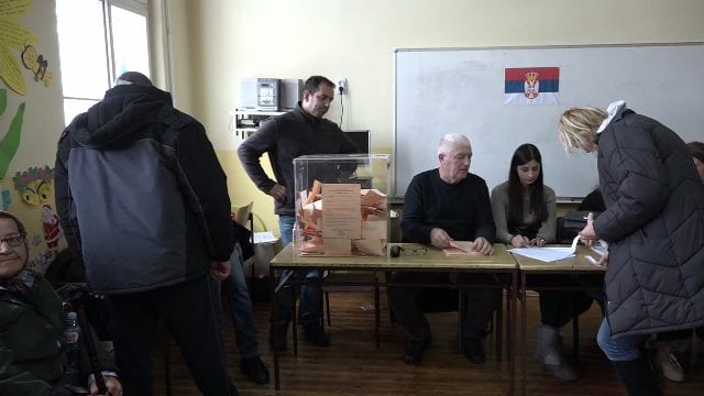 Lučani: Izlaznost do 14h 40 odsto, sve veći broj neregularnosti 5 Lucani3 1