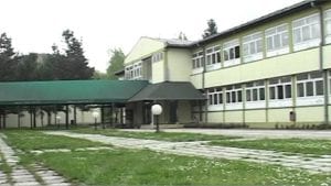 Neverovatno: Stranački skup u prostorijama škole? 1 dragacevo