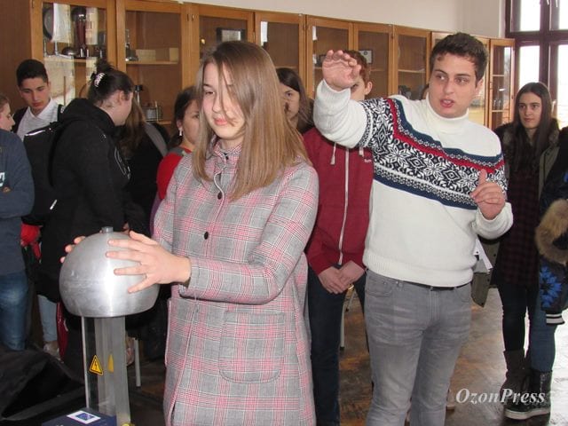 Festival fizike u Gimnaziji (FOTO) 3 fizika1